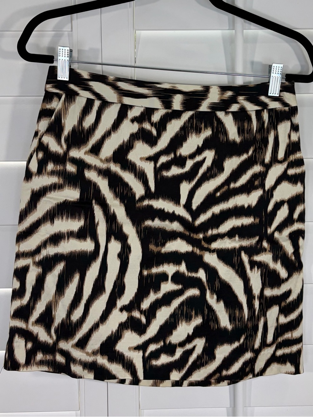 Ann Taylor Zebra-Print Mini Pencil Skirt (4P)